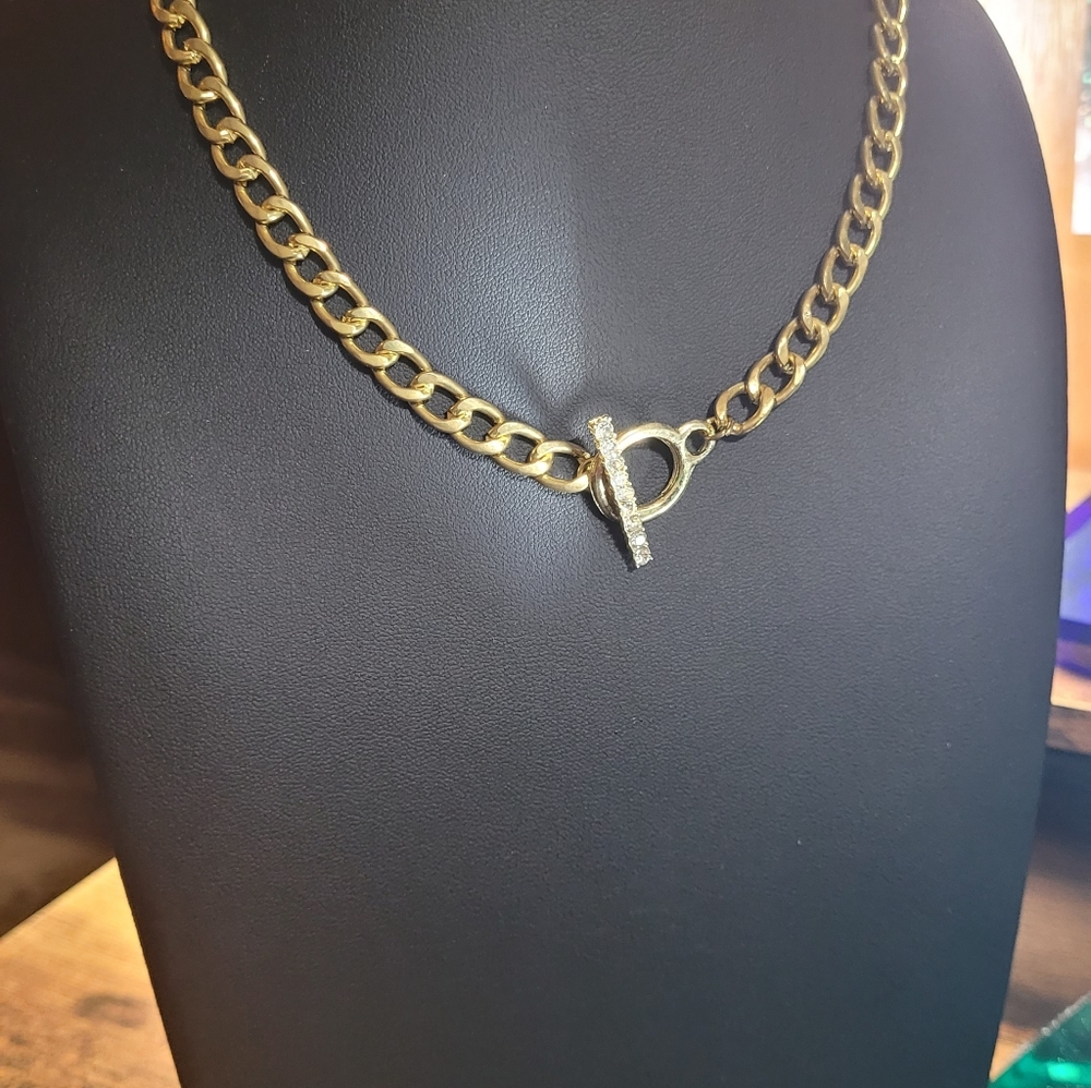 Gold Chunky Chain Link Necklace - Picture 5 of 11